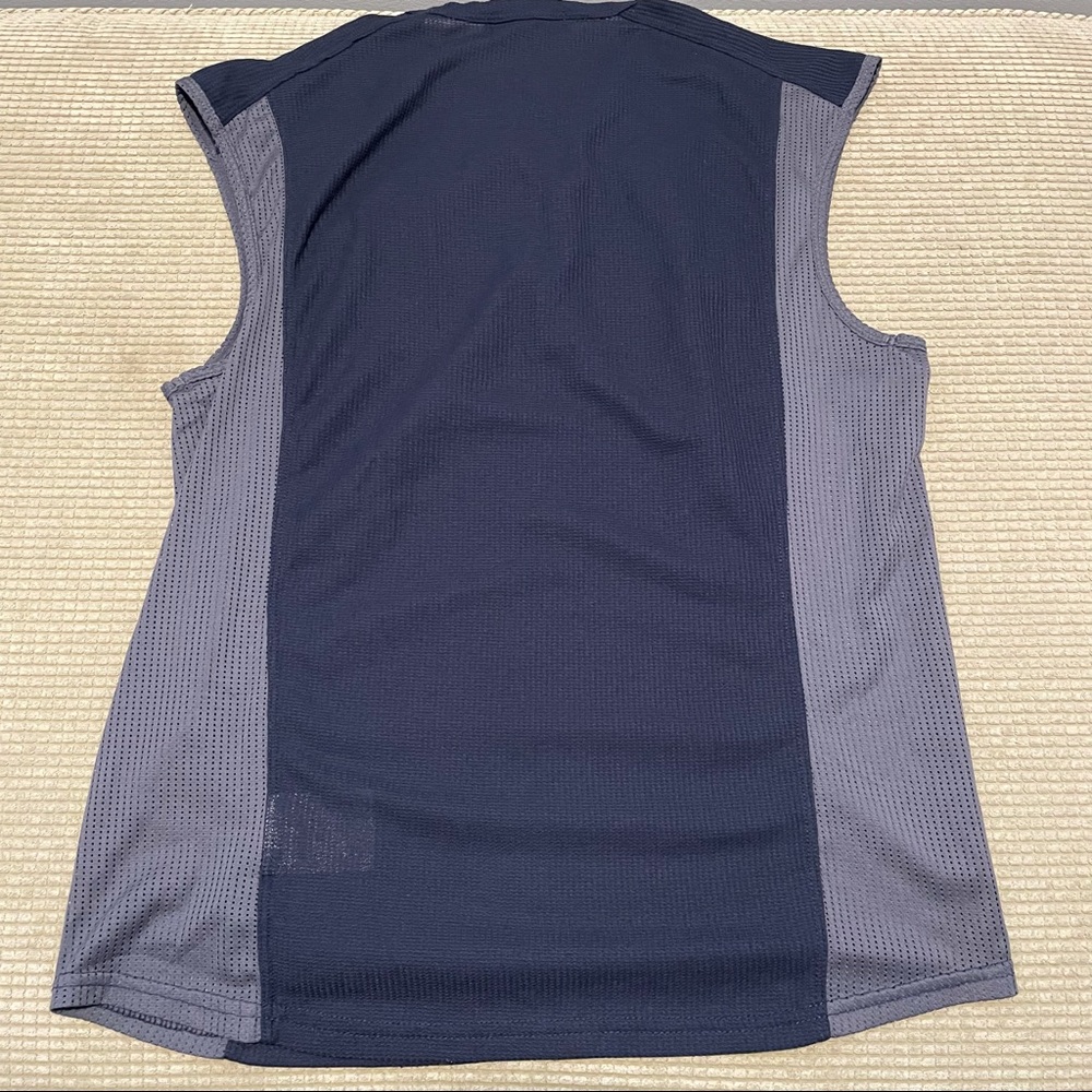Nike Sphere Mesh Tank - Picture 2 of 4